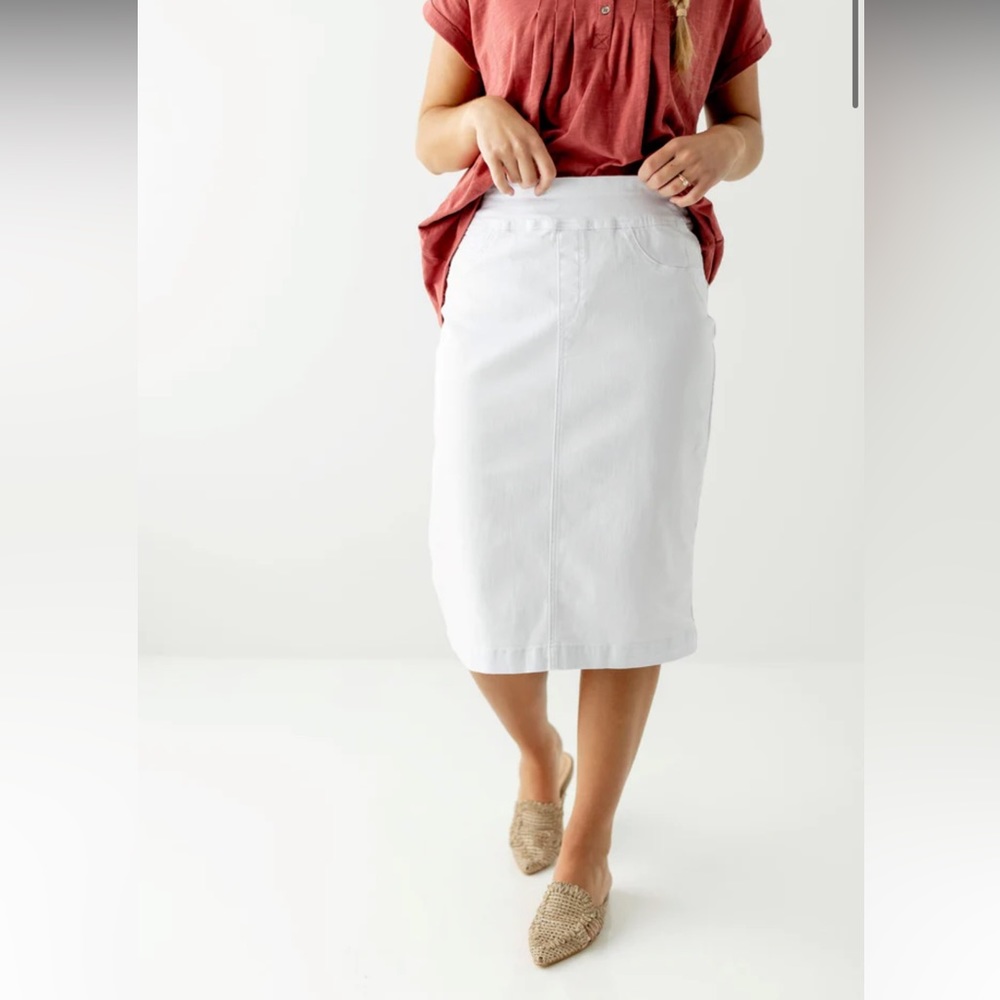 The Mainstreet Exchange White Sara Skirt Size 6